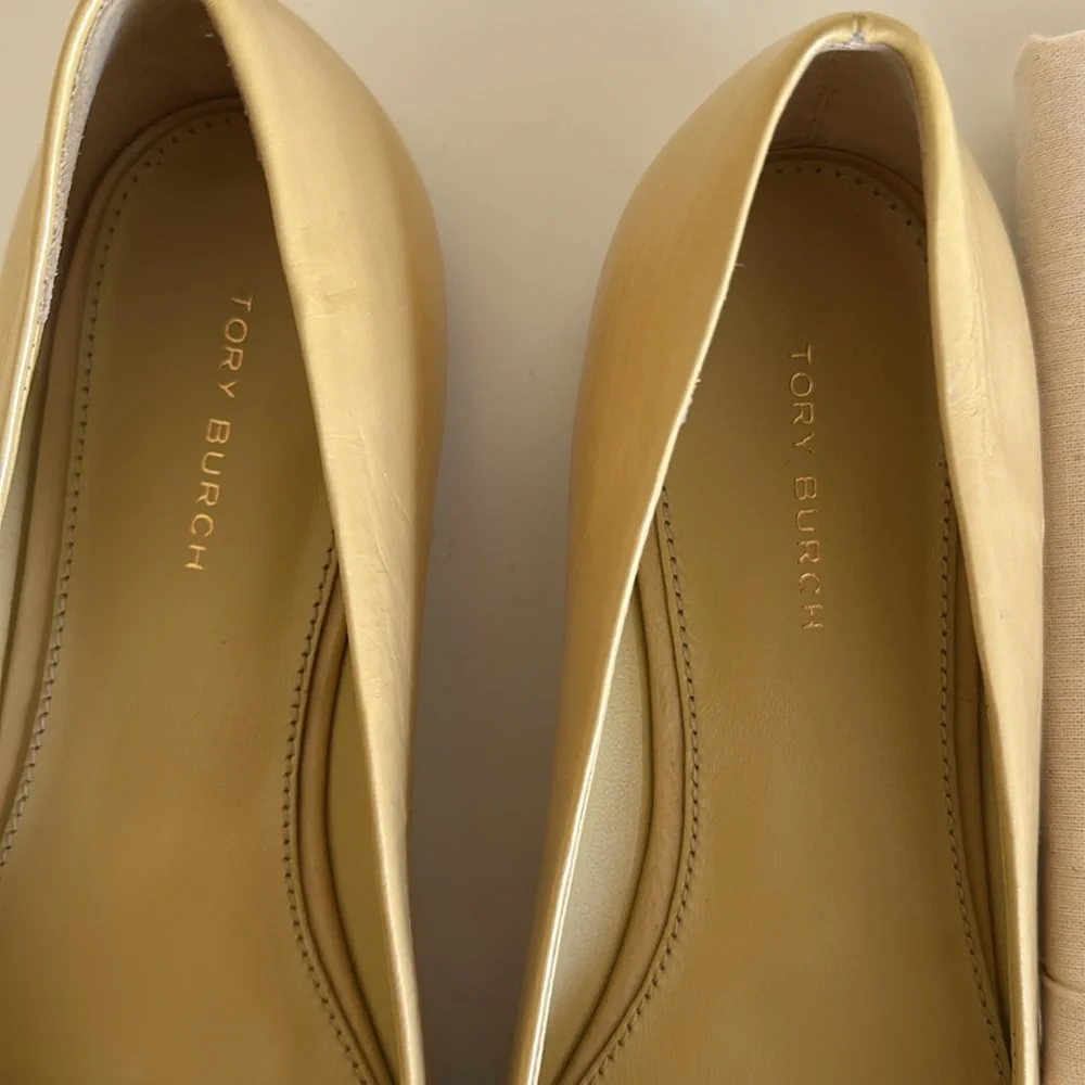 New Tory Burch Yellow Leather Ballet Flats with TB Logo. Size 7.5.